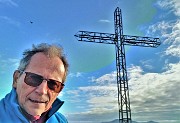 06 Alla croce di vetta del Pizzo di Spino (598 m) 